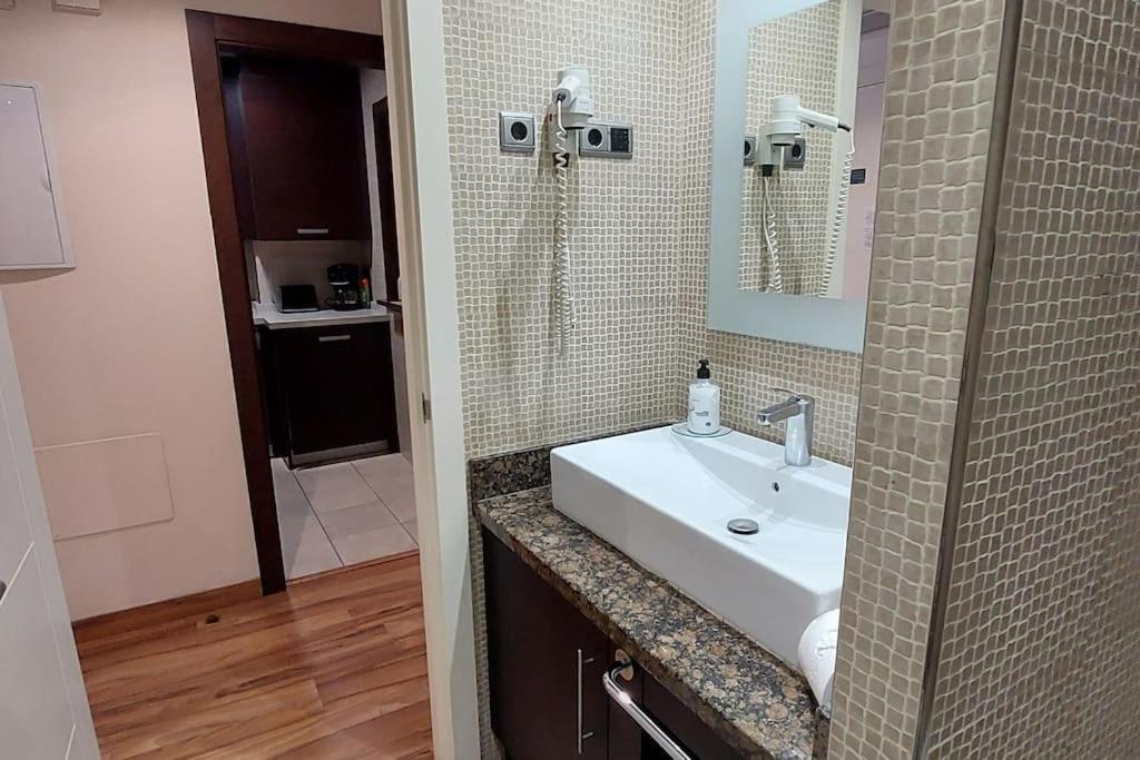 Апартаменти Elegante Alojamiento Con Piscina A 200 M Del Mar. Бенальмадена Екстер'єр фото